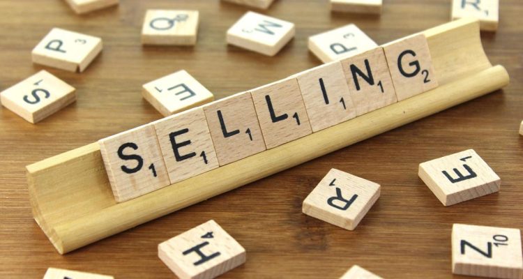 Selling Fashion Products on Social Media Effectively